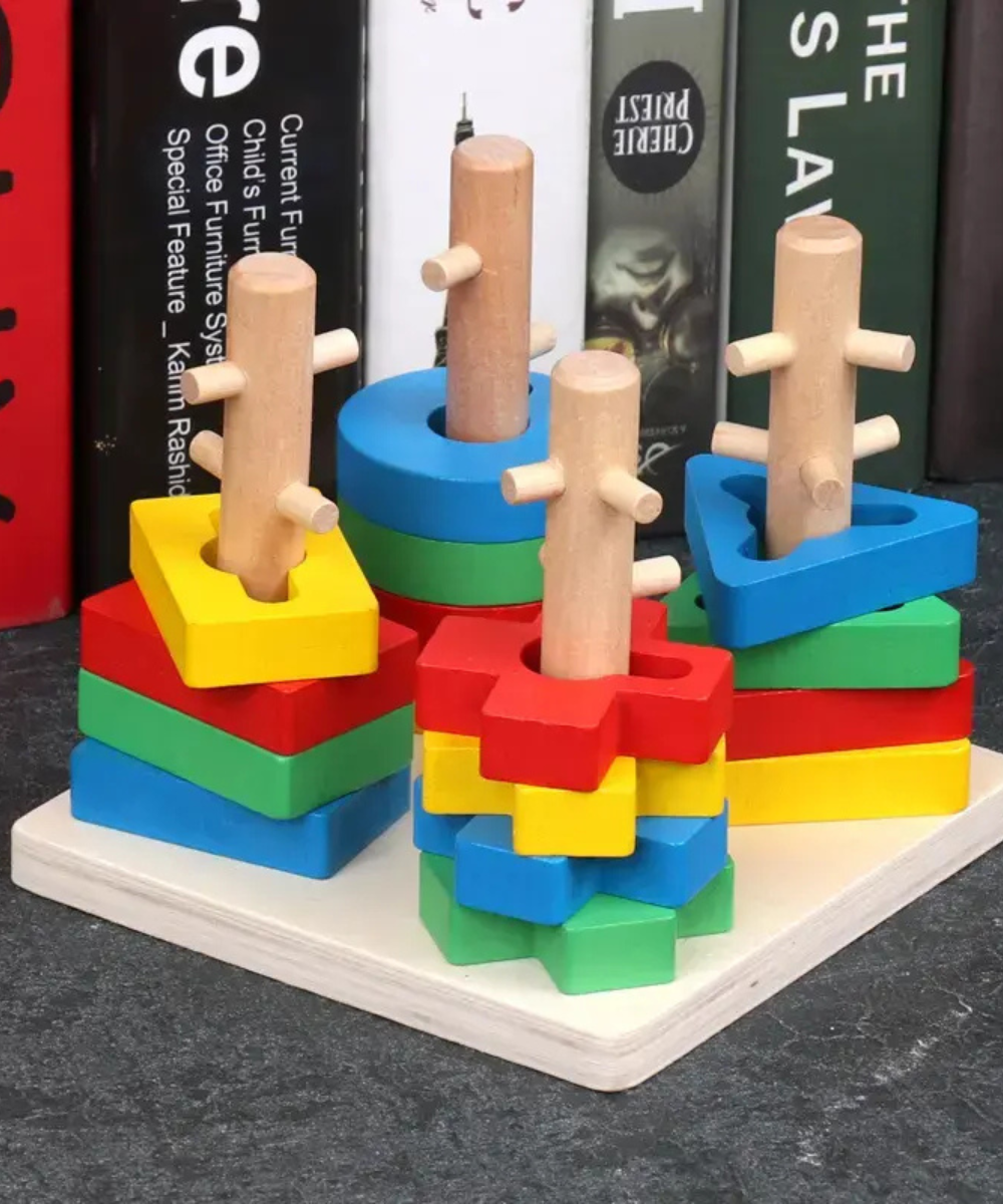 Geometric four column stacking
