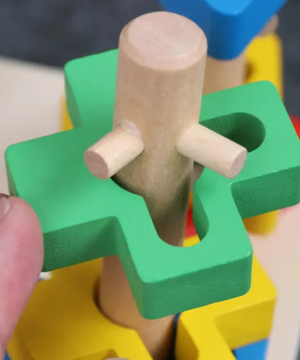 Geometric four column stacking