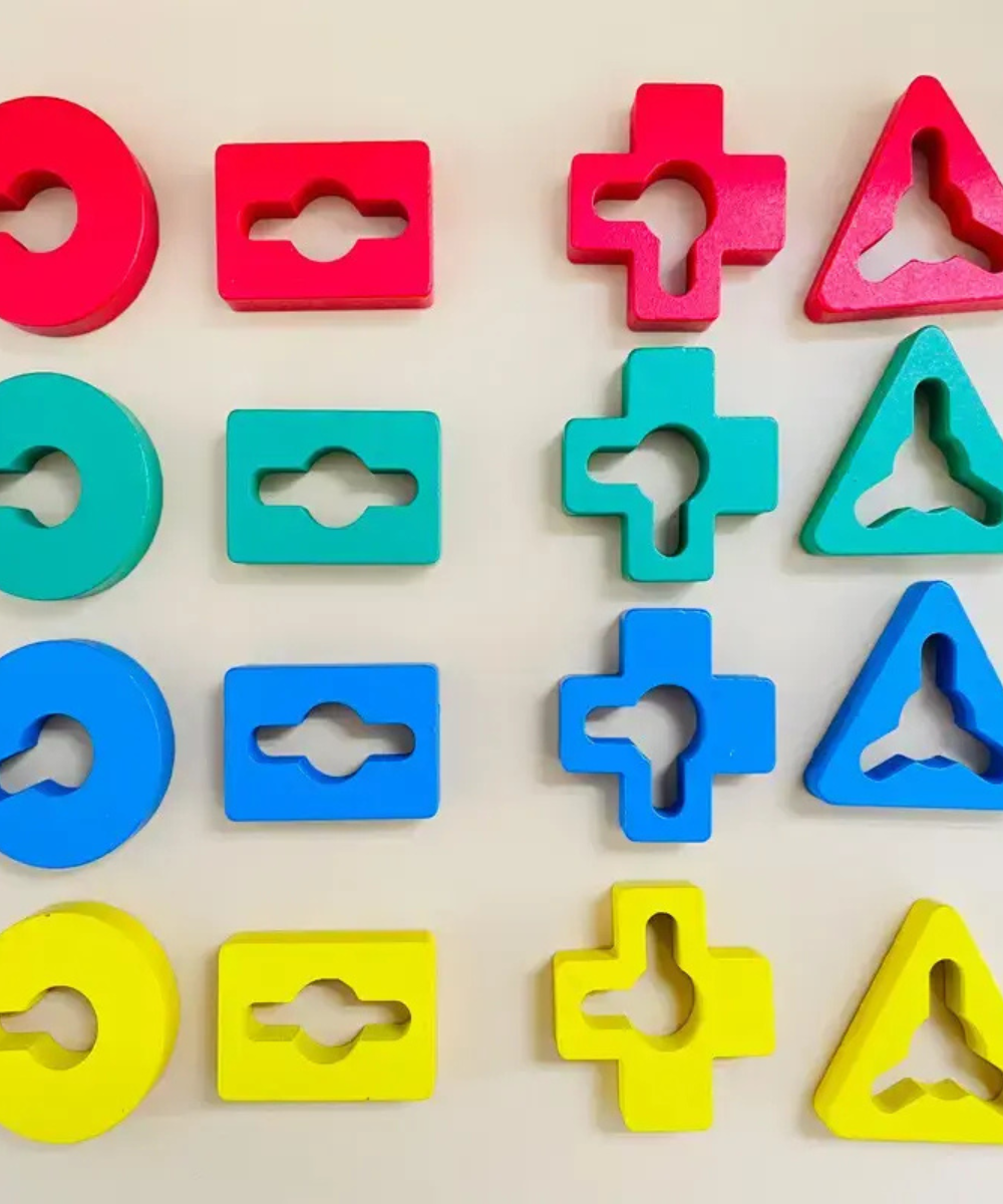 Geometric four column stacking